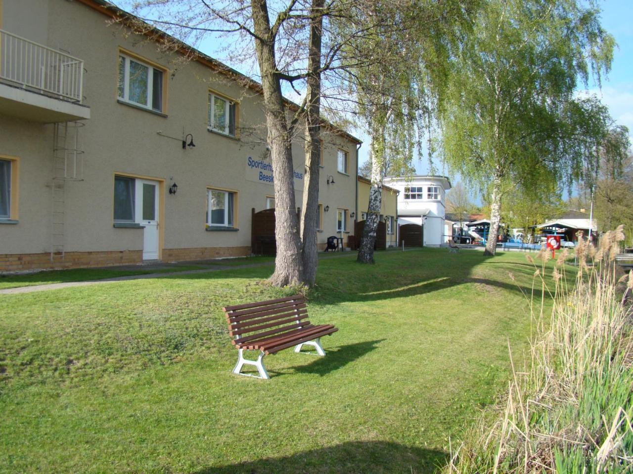 Hotel Boootshaus - Am Spreeufer Beeskow Exterior foto